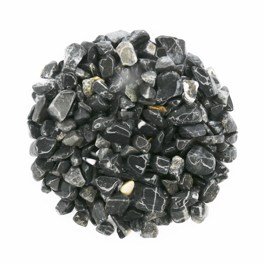 Черный мраморный щебень галтованный 5-20 мм мокрый